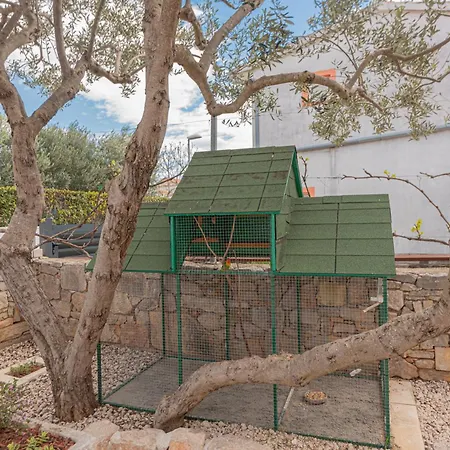 V4 Villa