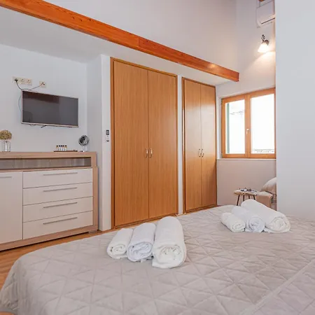 Villa V4 *