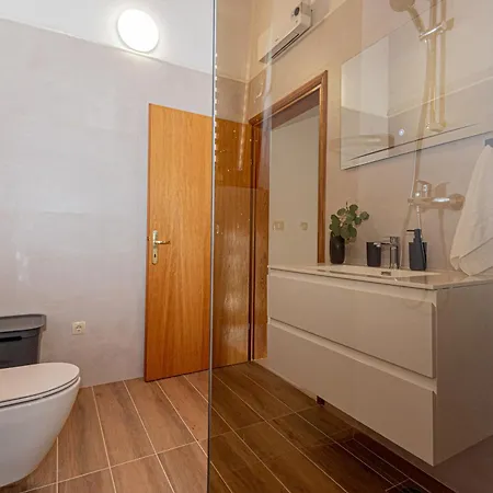 V4 Villa
