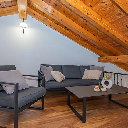 V4 Villa *
